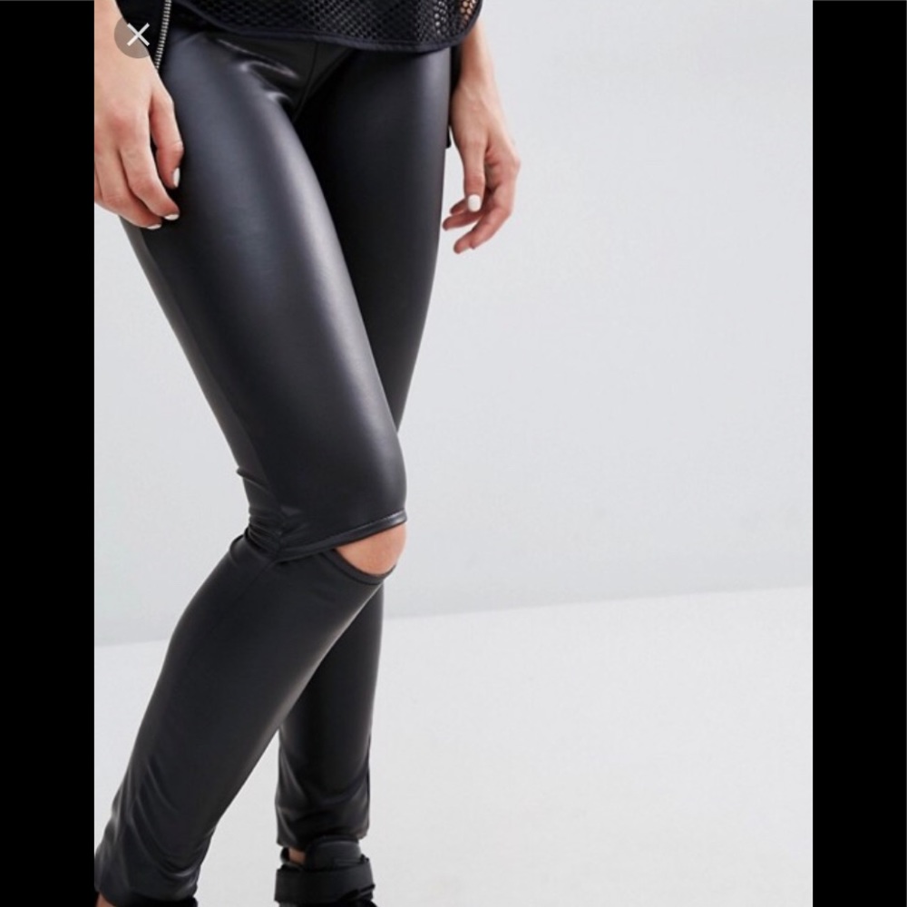 😲NEW! Split knee faux leather leggings! 😎💋